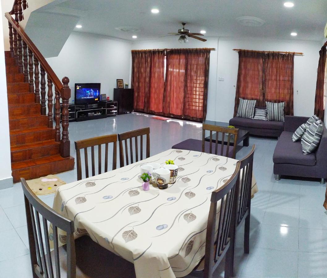 Victoria Homestay Sibu - Next To Shopping Complex & Large Car Park Area With Autogate Exteriör bild